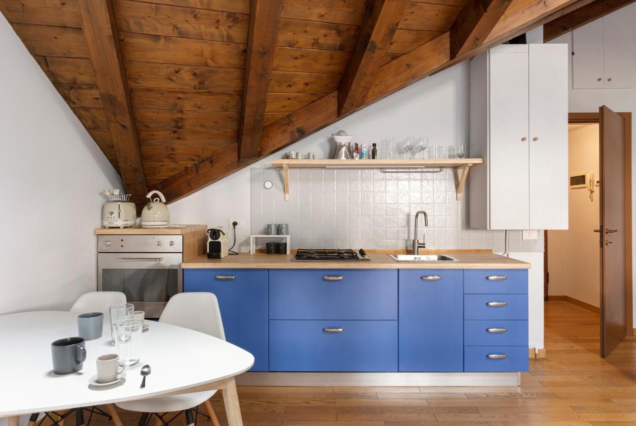 Apartment Chic Loft Living In Via Farini Milan